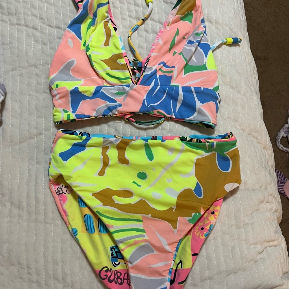 MAAJI swim set! size medium! great condition